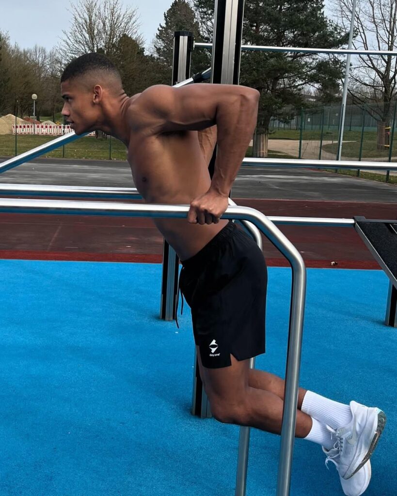 fit guy doing dips